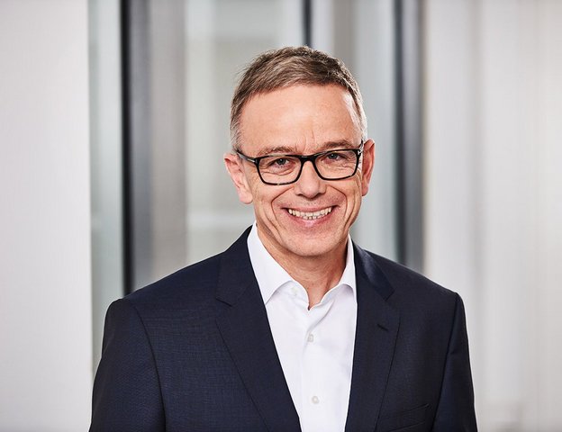  Axel Becker - Wirtschaftsprüfer, Steuerberater Partner